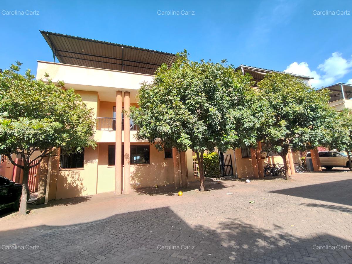 5 Bed House with En Suite in Westlands Area - 1