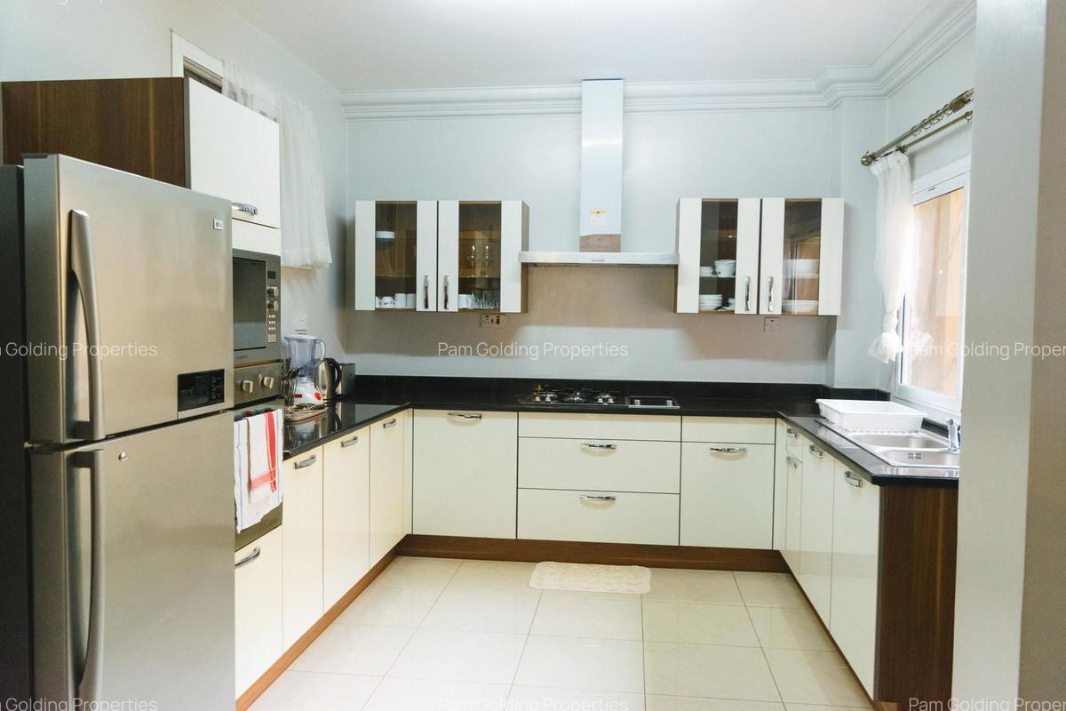 3 Bed Apartment with En Suite in Kileleshwa - 4