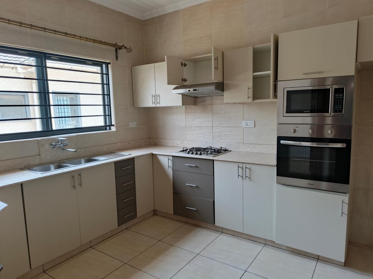 2 Bed Apartment with En Suite in Rhapta Road - 4