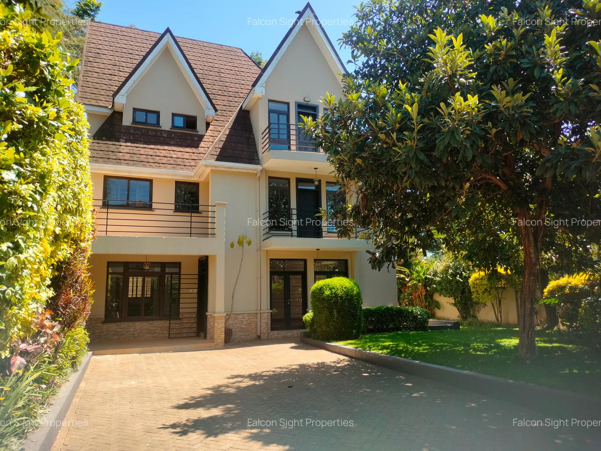 5 Bed Townhouse with Garden at Situated In Ambiance Neighborhood - 1