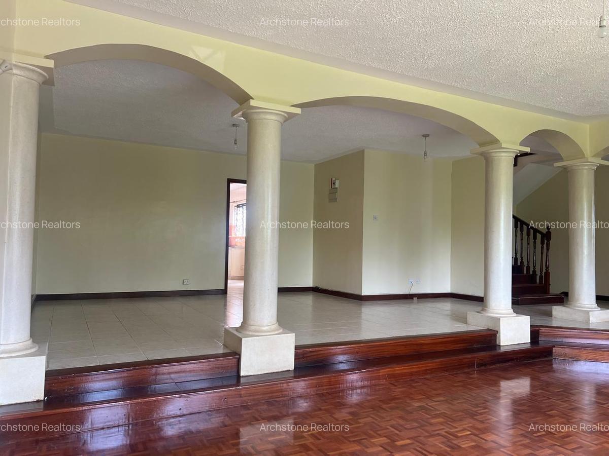 5 Bed Townhouse with En Suite in Spring Valley - 2