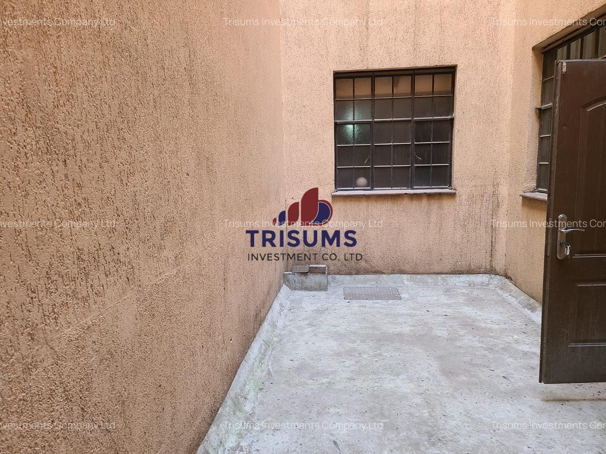 4,249 ft² Warehouse with Service Charge Included in Industrial Area - 10