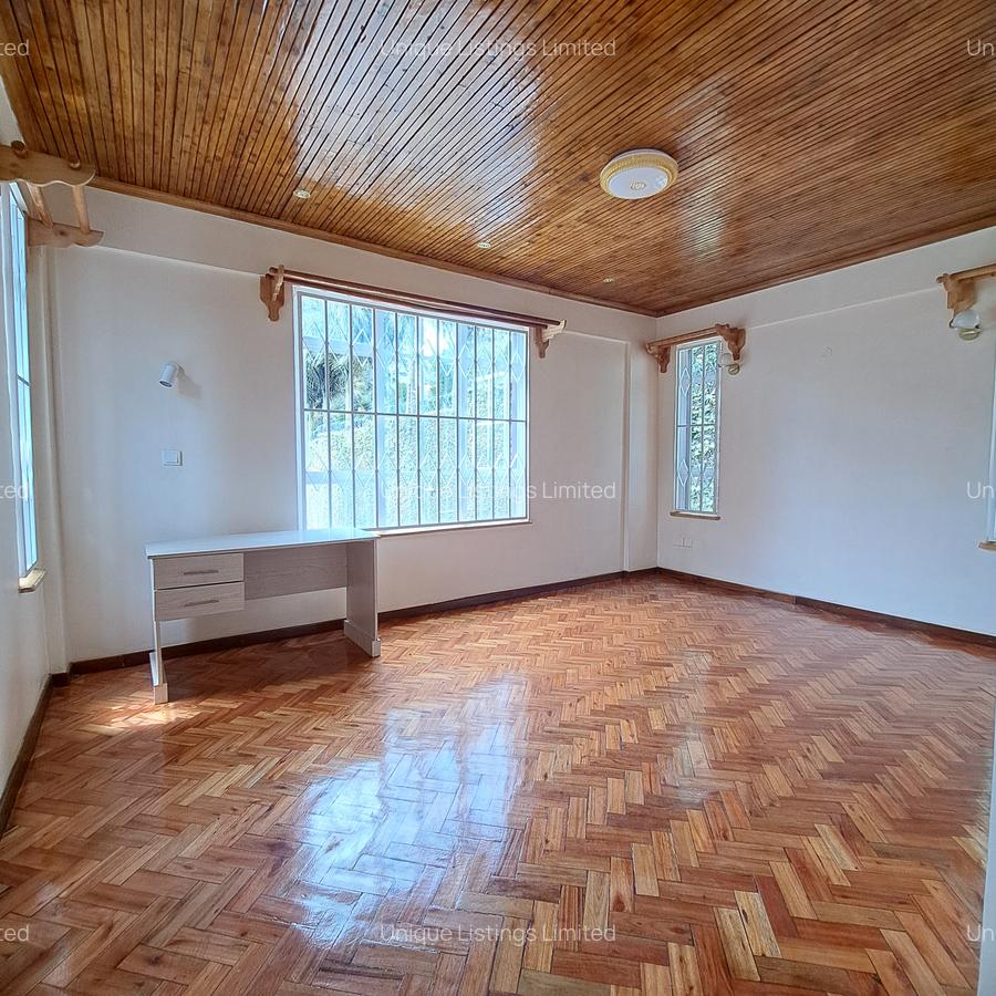 4 Bed Villa with En Suite in Spring Valley - 6