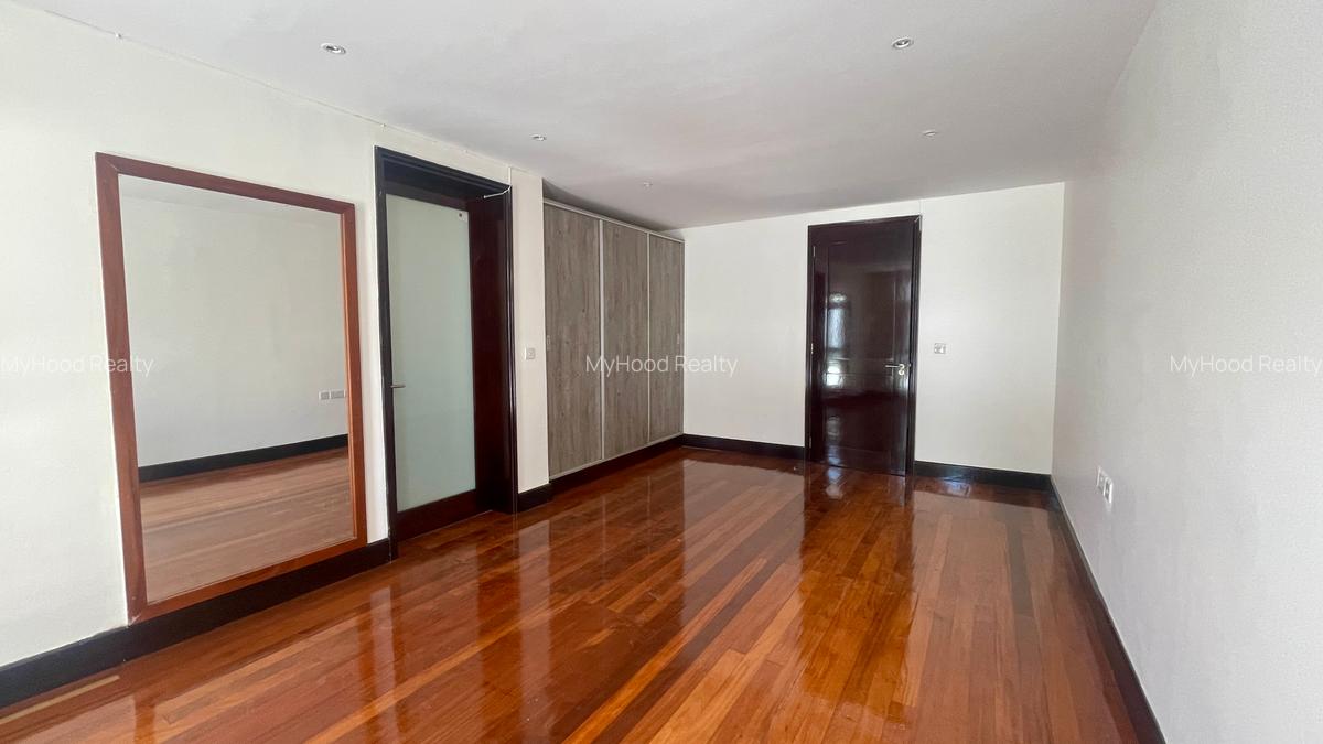 5 Bed House with En Suite in Runda - 8