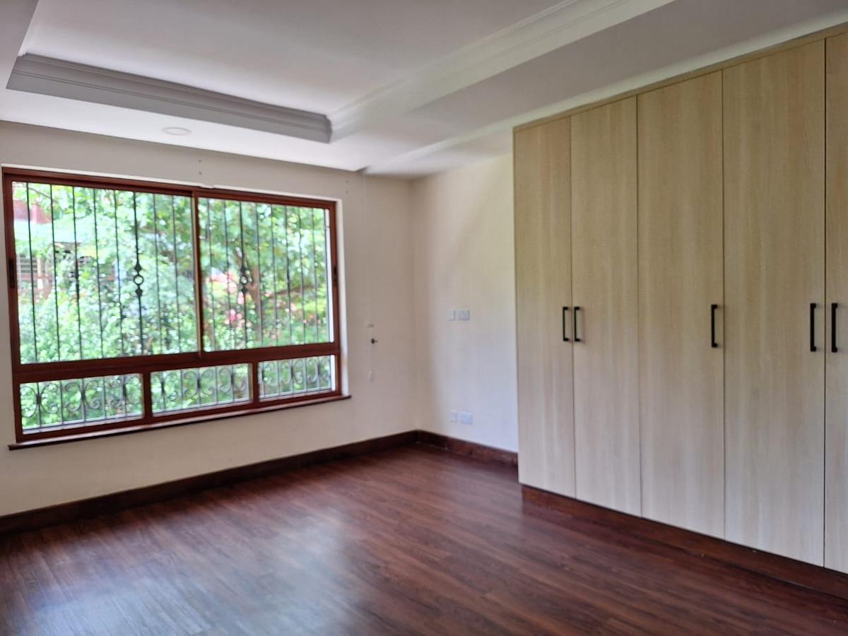 5 Bed Townhouse with En Suite in Spring Valley - 14