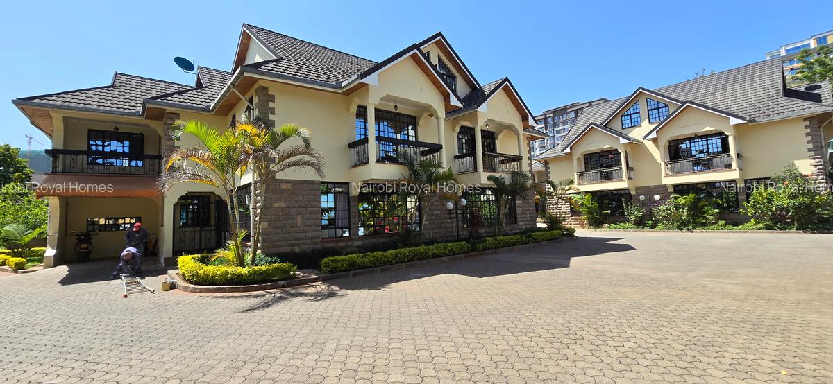 5 Bed Townhouse with En Suite at Lavington Green - 4