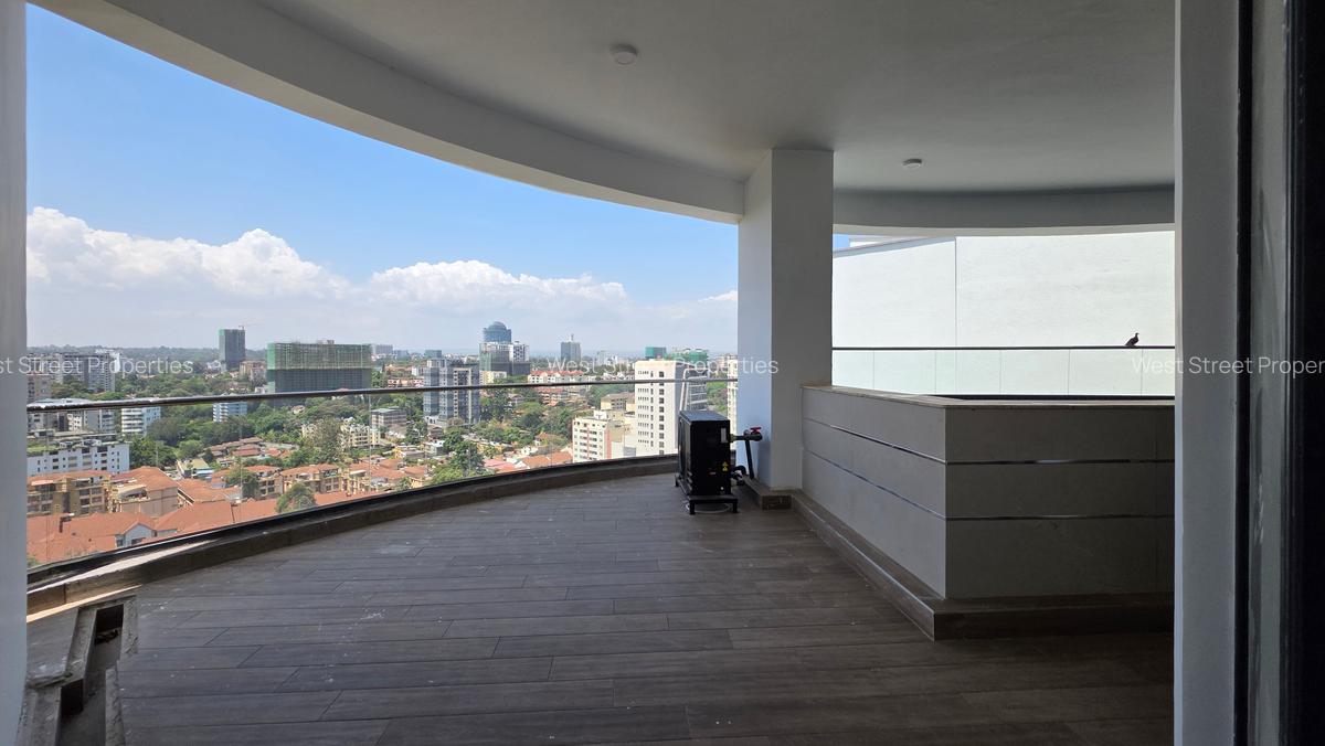 4 Bed Apartment with En Suite at Riverside Drive - 2