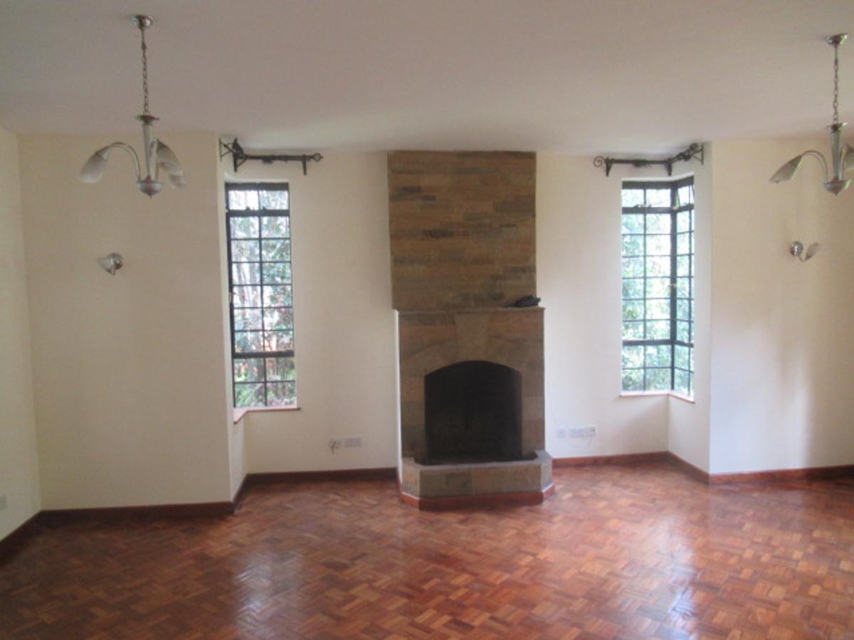 4 Bed Townhouse with En Suite at Lavington - 20