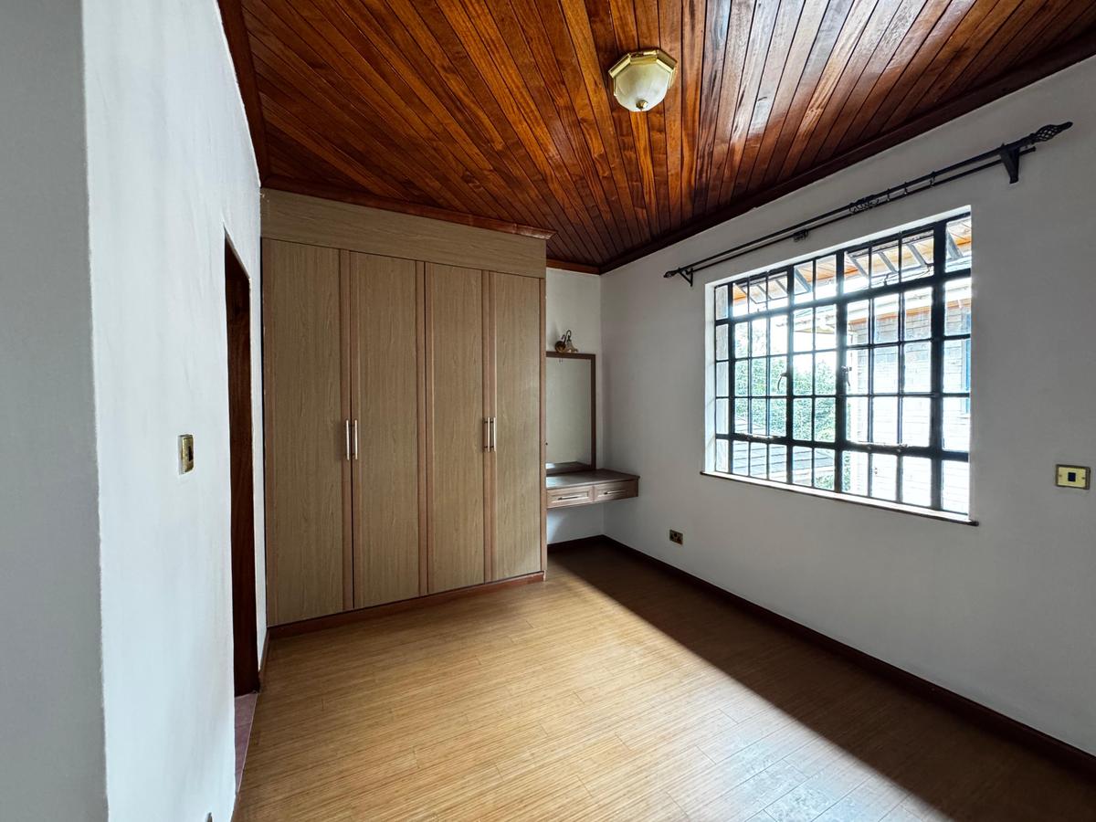 5 Bed Townhouse with En Suite in Lavington - 11