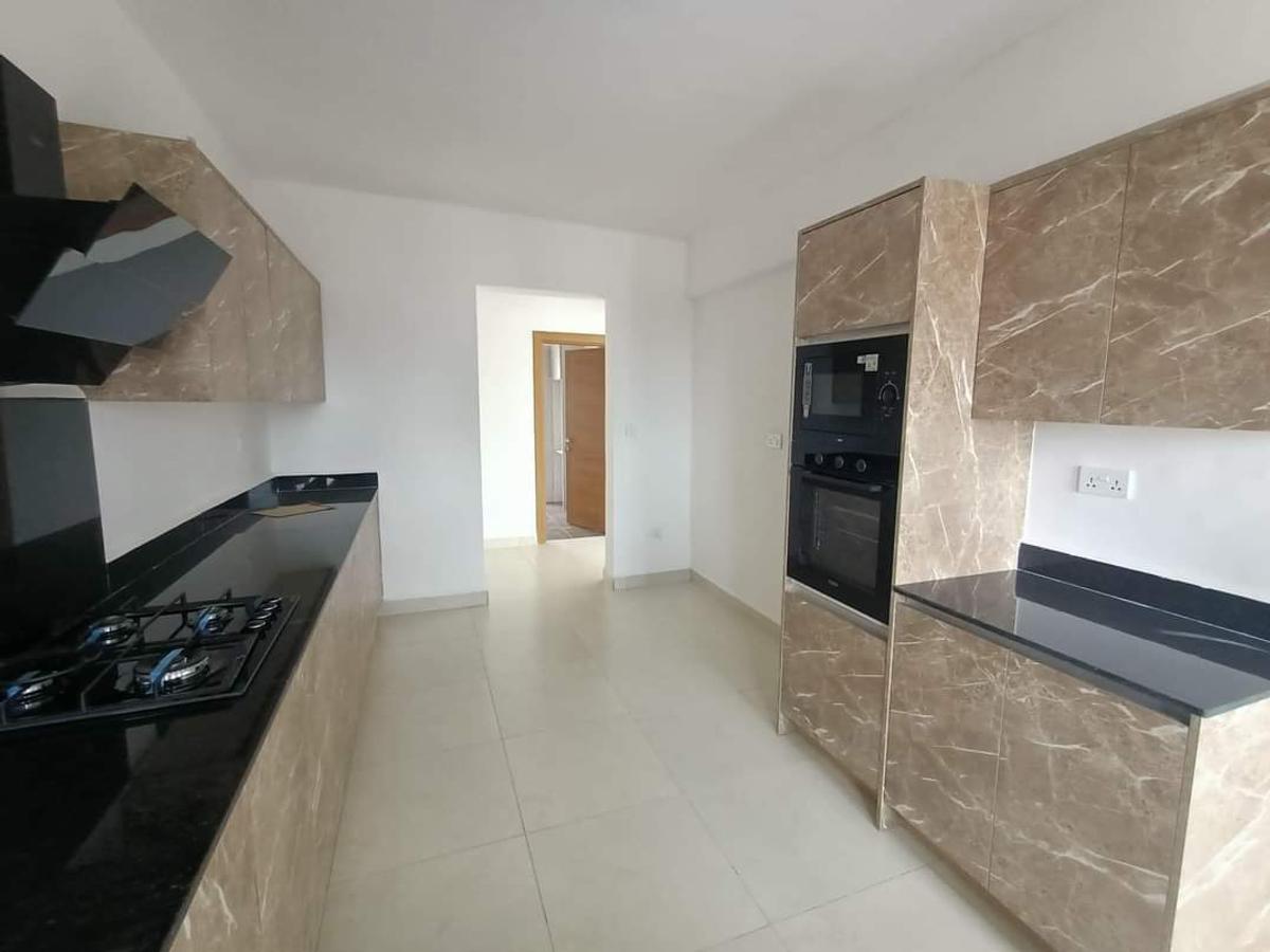 3 Bed Apartment with En Suite at Lantana Road - 4