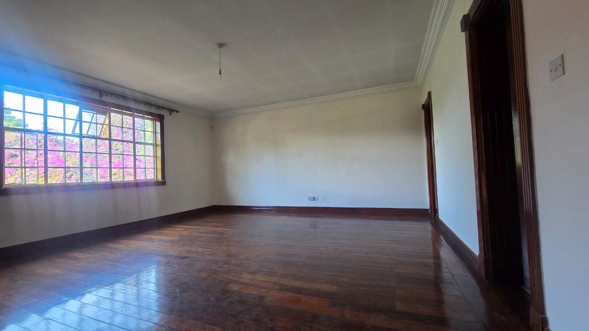 4 Bed House with En Suite in Lavington - 16