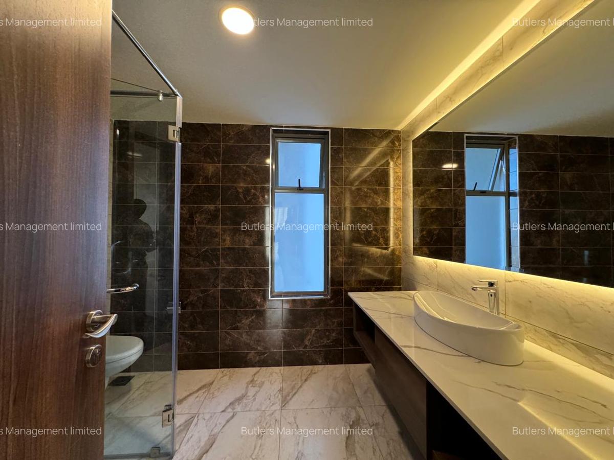 3 Bed Apartment with En Suite in Brookside - 12