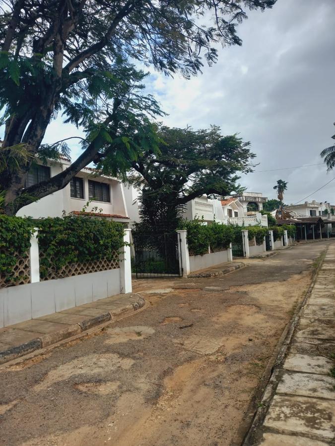 3 Bed Townhouse with En Suite in Nyali Area - 1