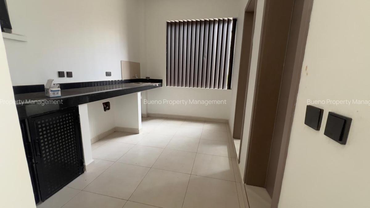 5 Bed Townhouse with En Suite in Lavington - 6