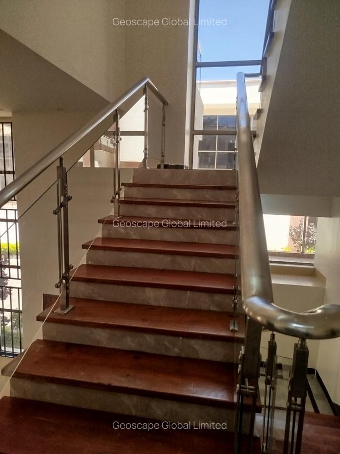 5 Bed Townhouse with En Suite in Lavington - 4