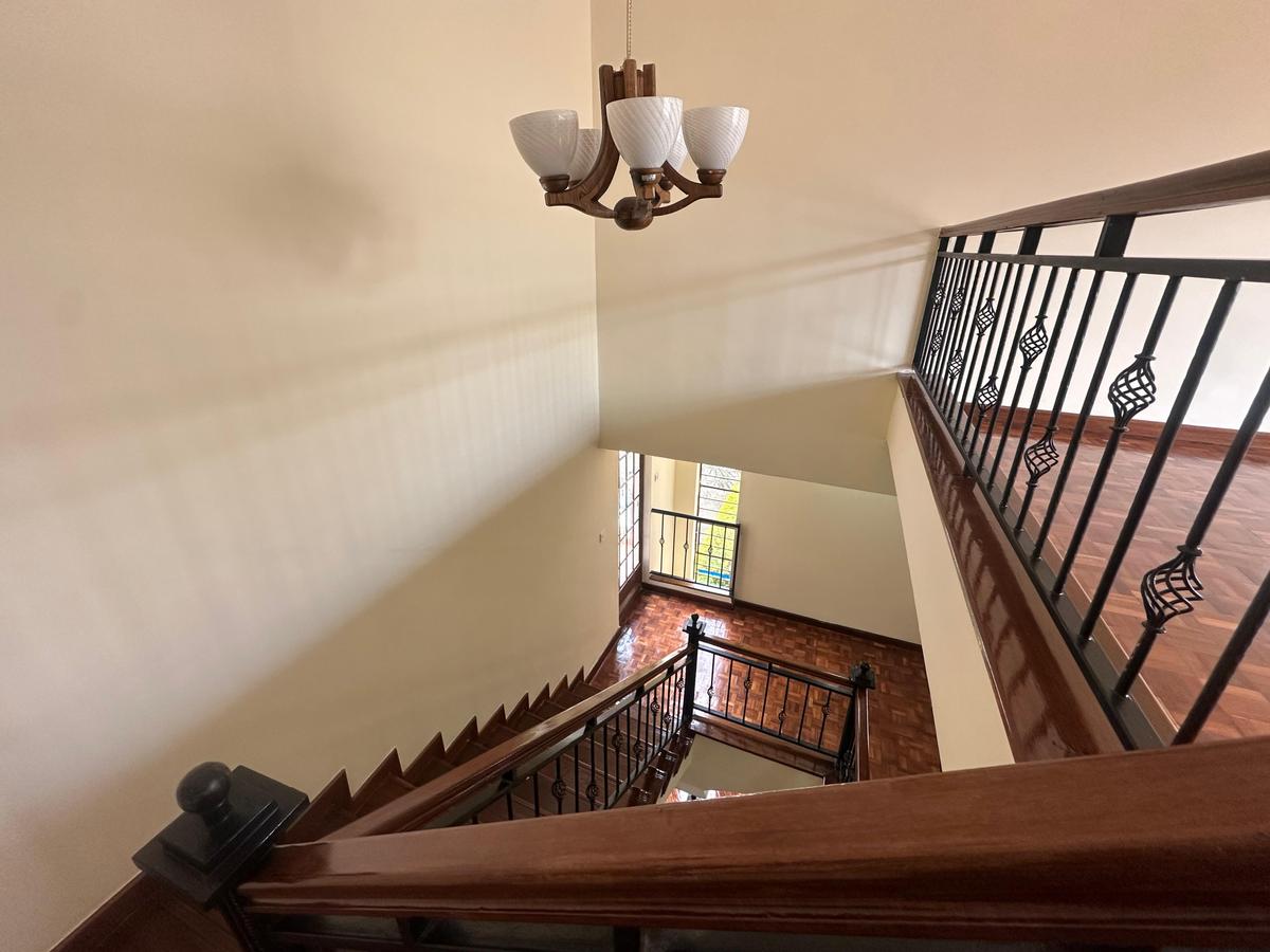5 Bed Villa with En Suite at Lavington - 8
