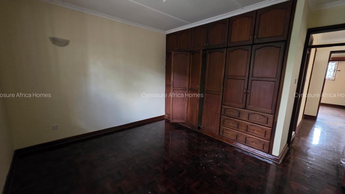 5 Bed Townhouse with En Suite at Lavington - 6