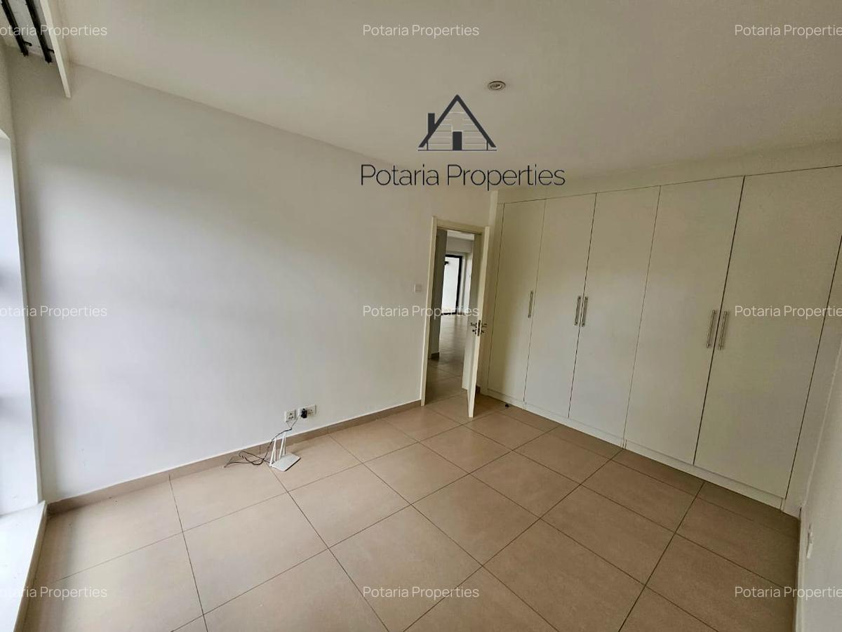 2 Bed Apartment with En Suite in Lavington - 5