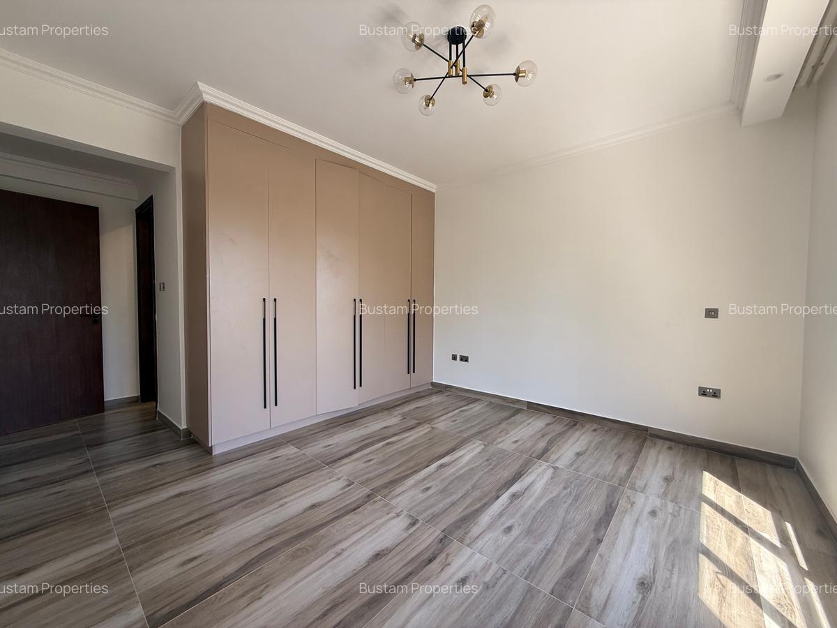 3 Bed Apartment with En Suite in Brookside - 2