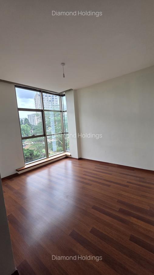 3 Bed Apartment with En Suite at Parklands - 8