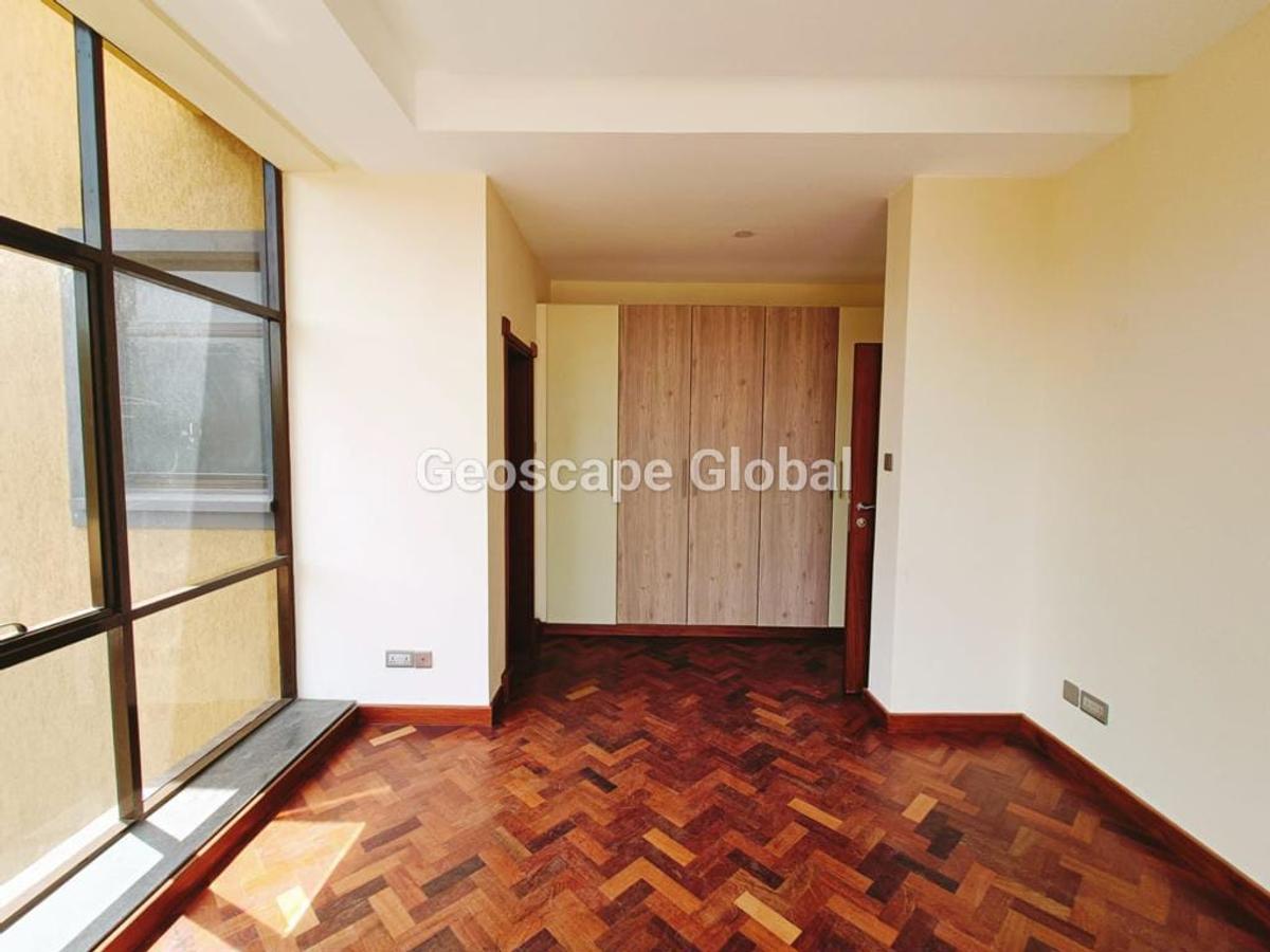 5 Bed Townhouse with En Suite in Lavington - 13