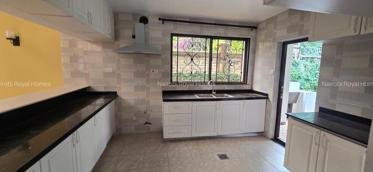 5 Bed Townhouse with En Suite at Lavington Green - 11