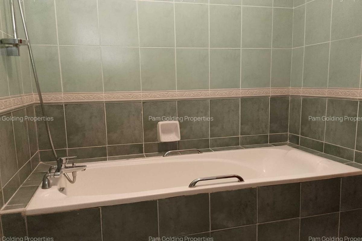3 Bed Apartment with En Suite at Dennis Pritt Road - 13