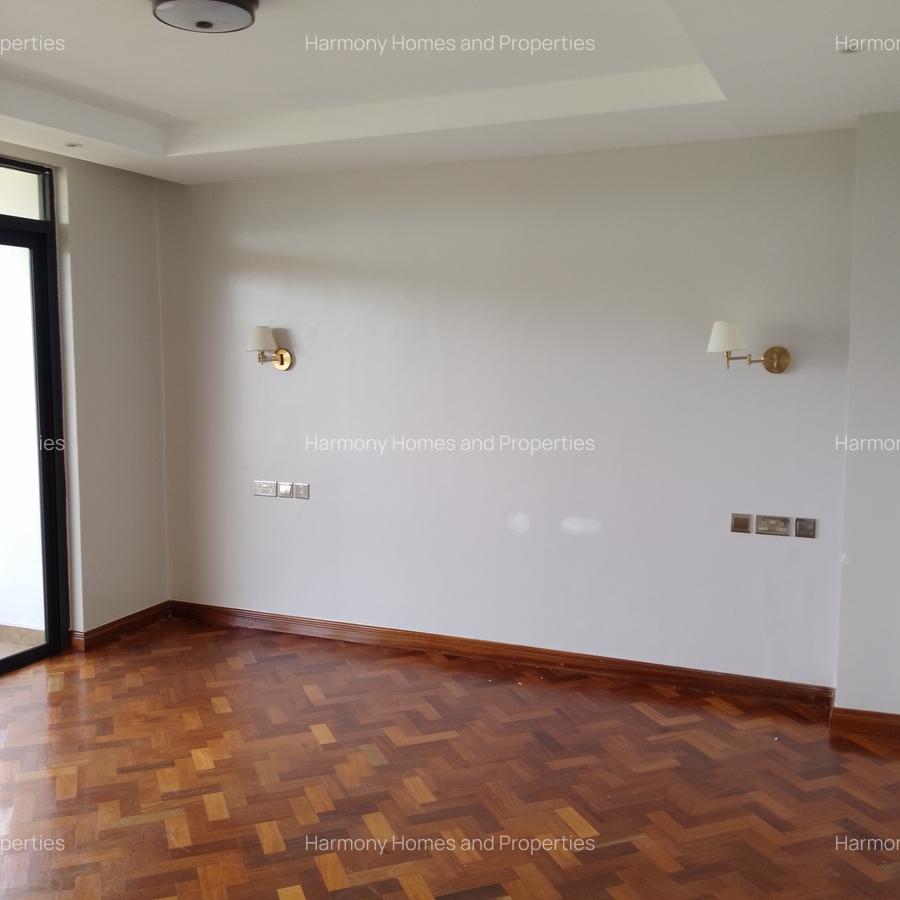 4 Bed Apartment with En Suite at Riverside - 8