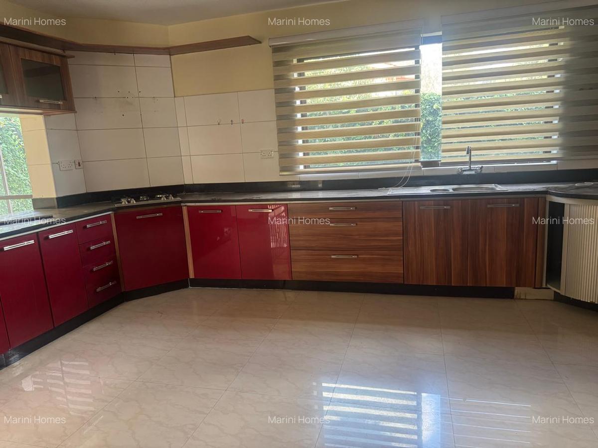 5 Bed Townhouse with En Suite in Brookside - 6