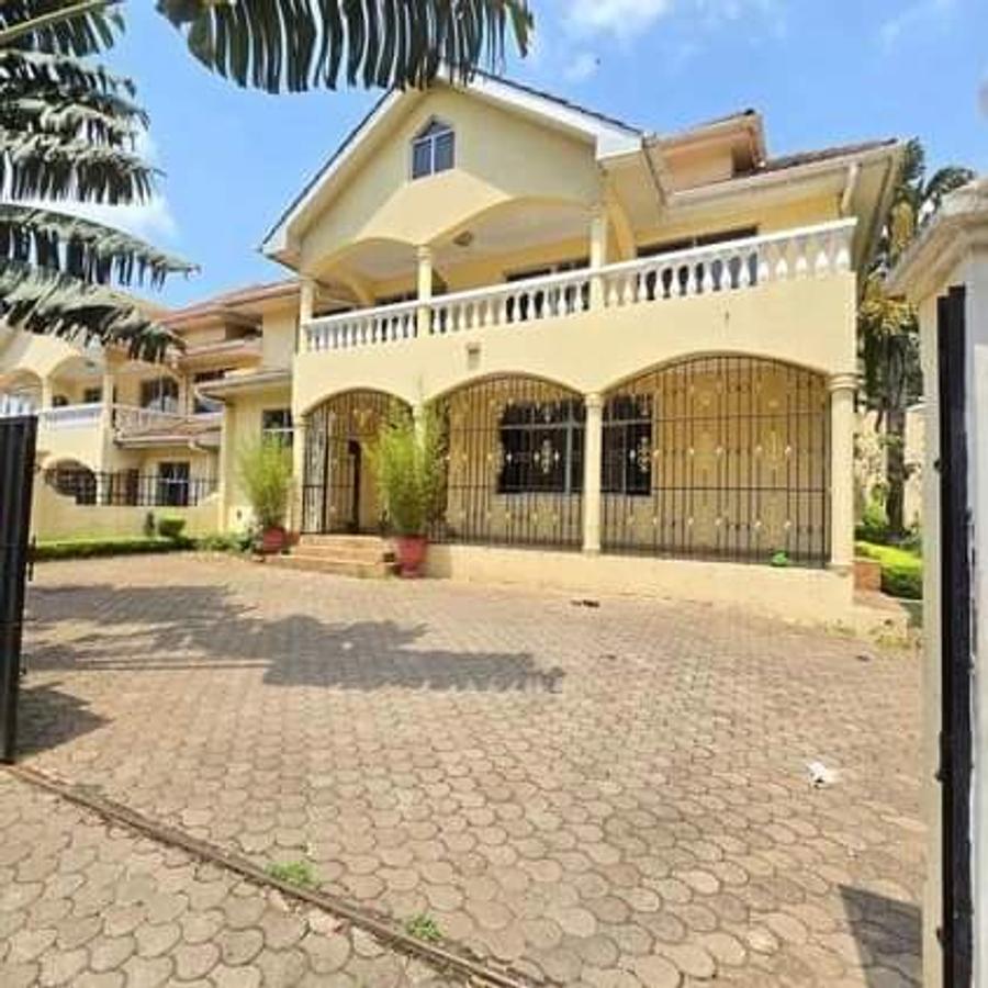 5 Bed House with En Suite at Lavington - 3