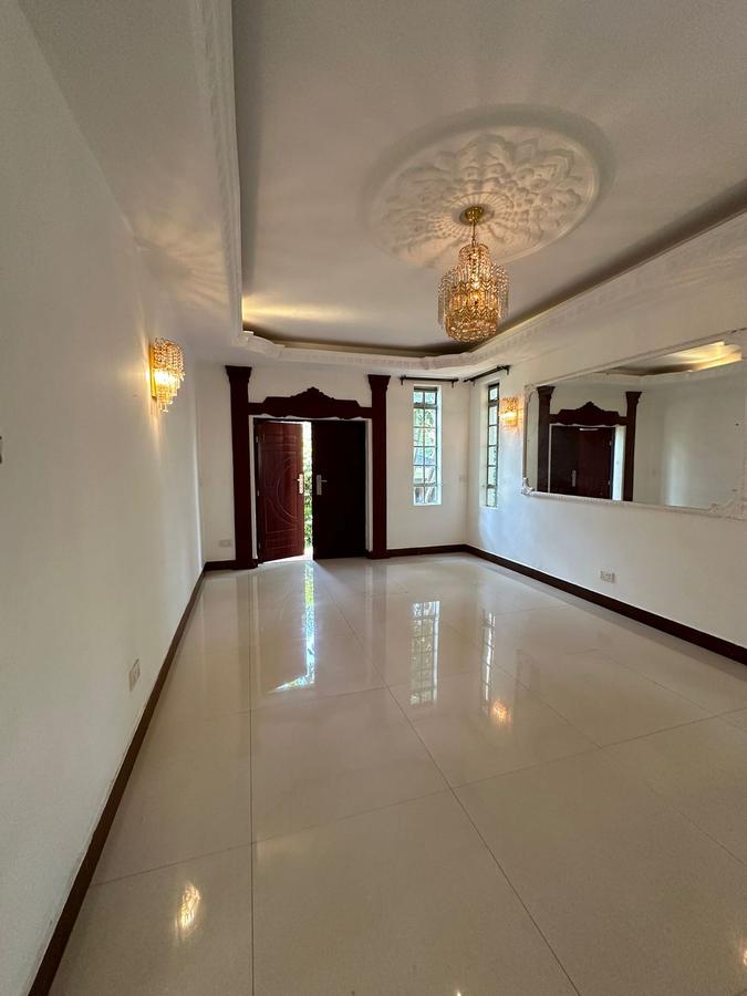 6 Bed House with En Suite in Nyari - 3