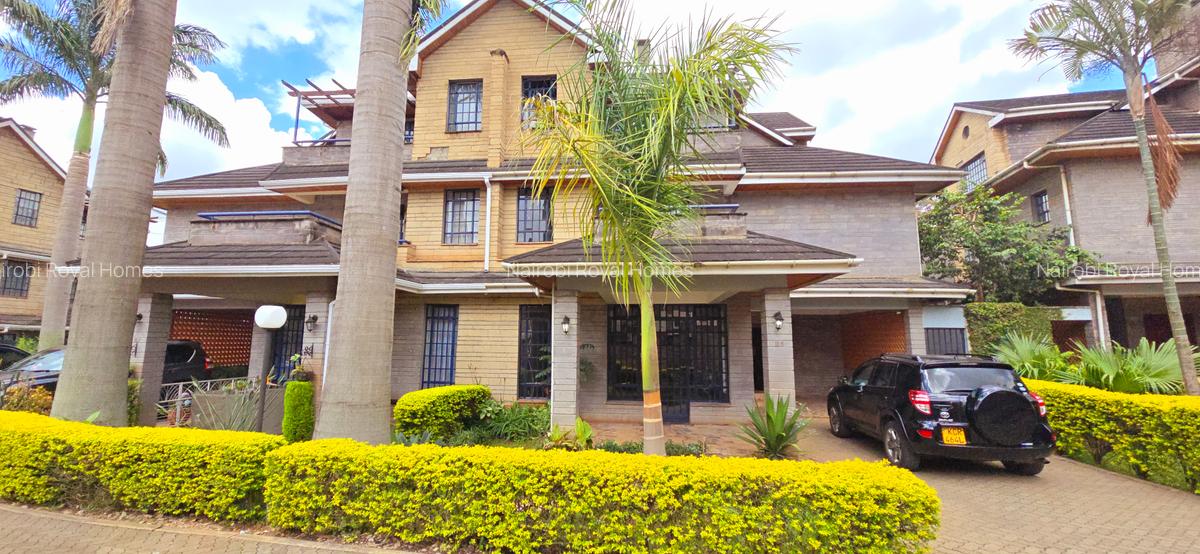 5 Bed Townhouse with En Suite at Lavington Green - 1
