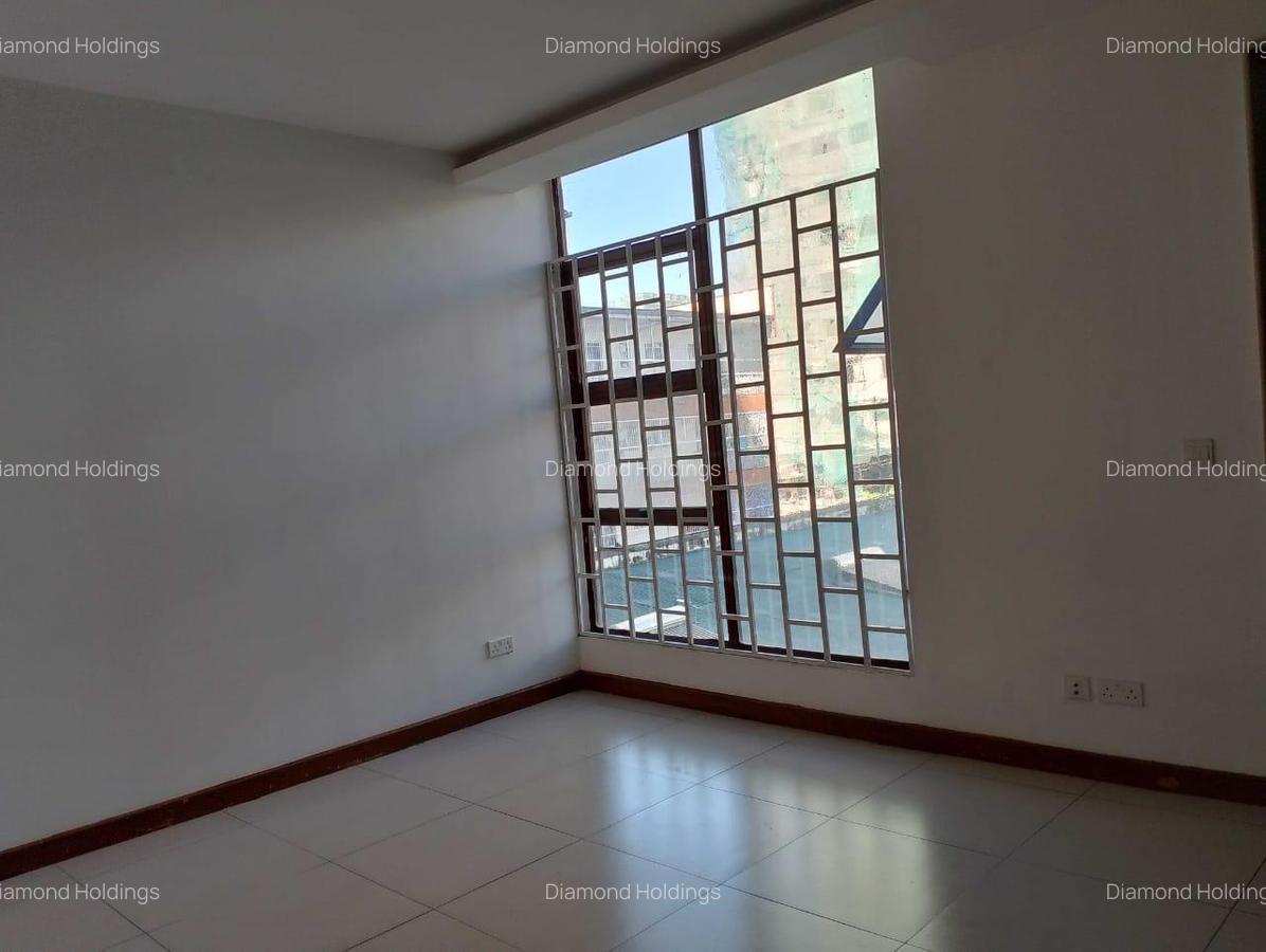 3 Bed Apartment with En Suite at Parklands - 6