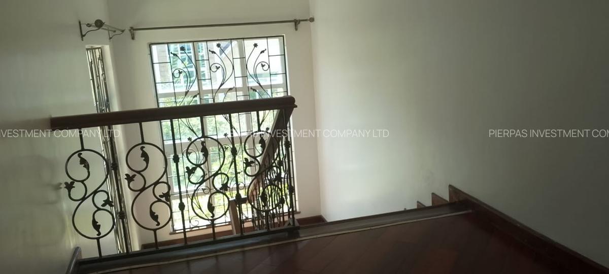 5 Bed Villa with En Suite in Lavington - 14