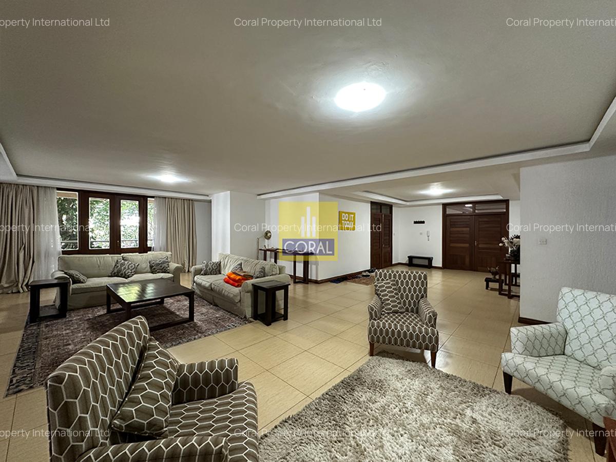 4 Bed Apartment in Riverside - 1