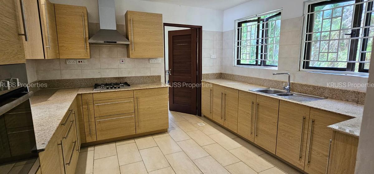 3 Bed Apartment with En Suite at Ar187 - 4