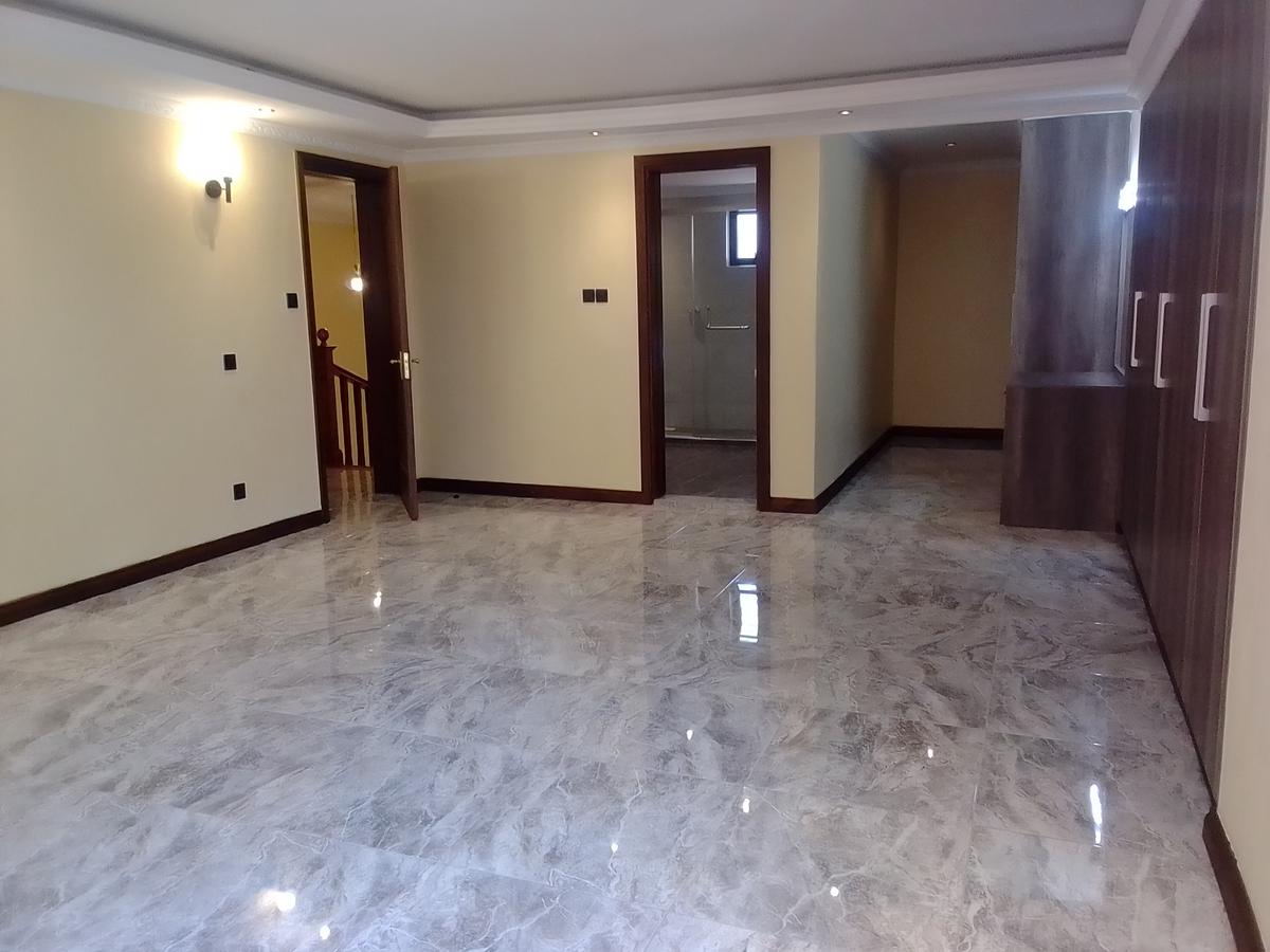 5 Bed Townhouse with En Suite in Lavington - 11