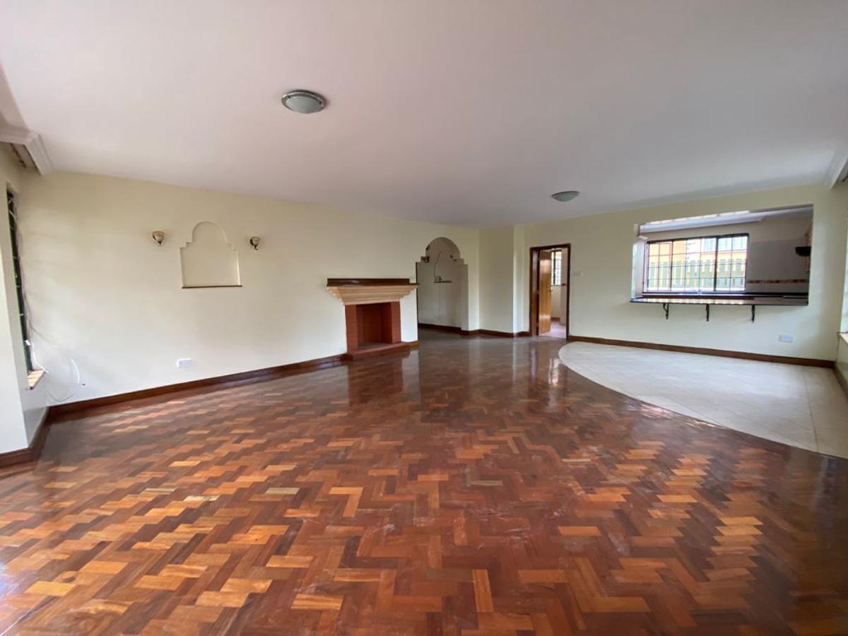 5 Bed Townhouse with En Suite in Lavington - 6