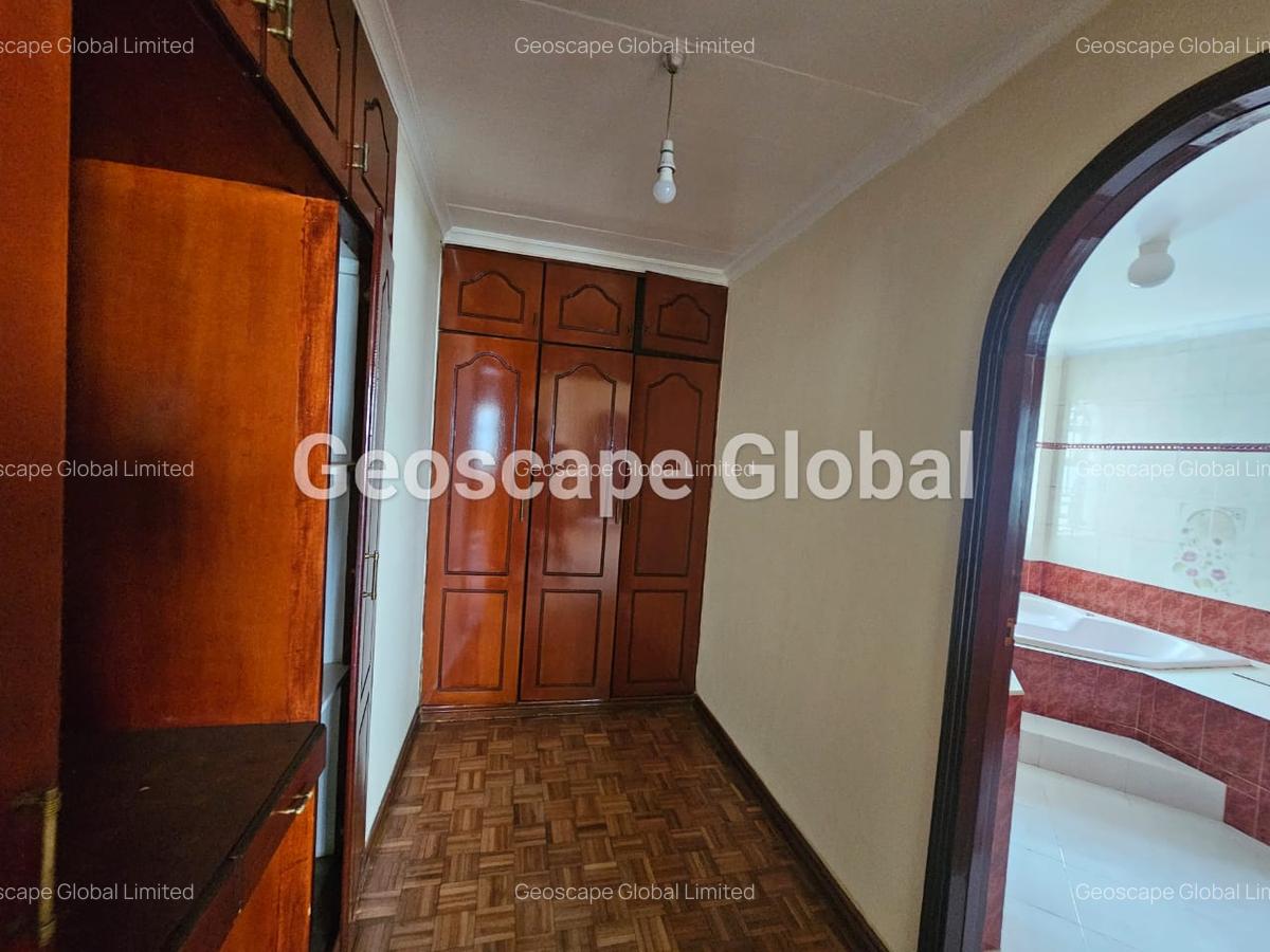 5 Bed Townhouse with En Suite in Riverside - 16