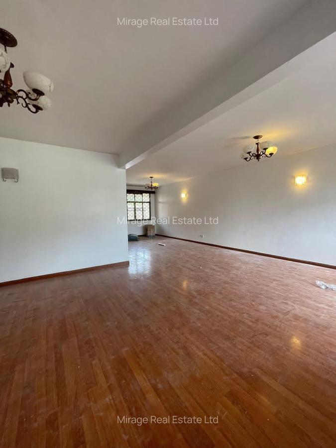 4 Bed Apartment with Swimming Pool in Riverside - 8