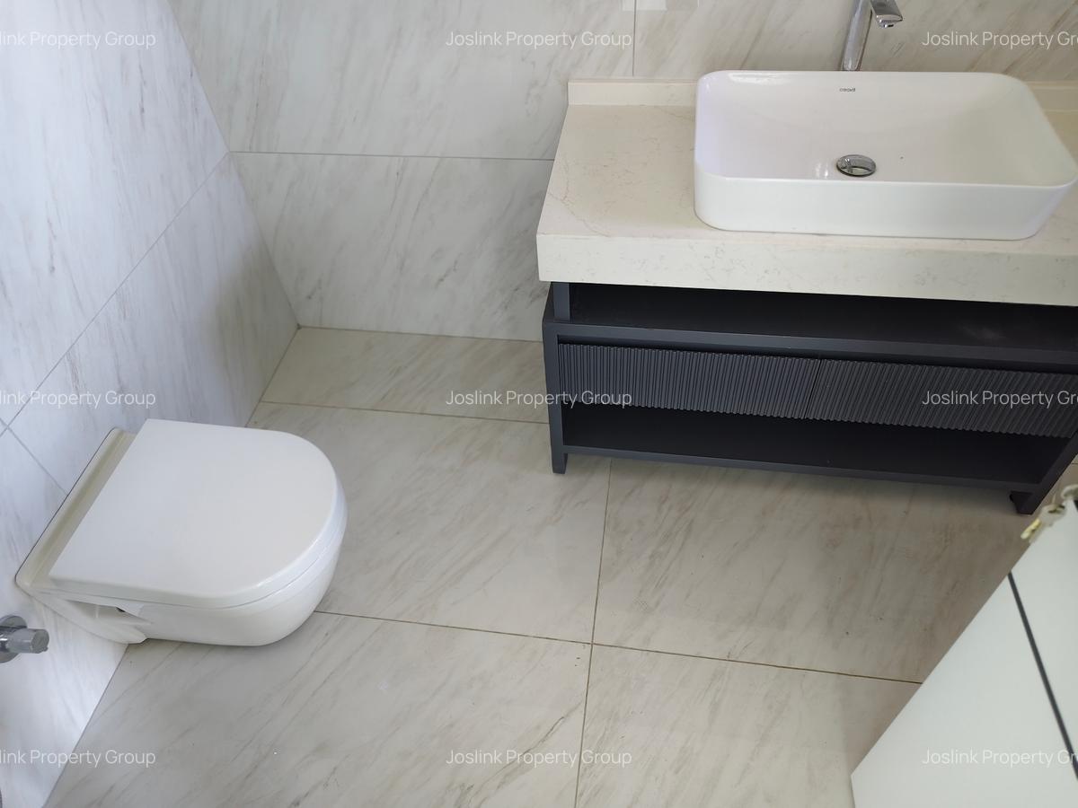 3 Bed Apartment with En Suite at Central - 12