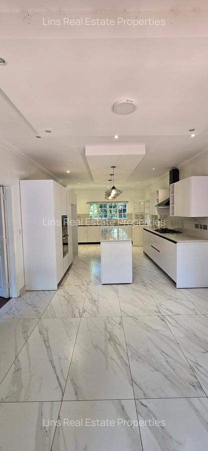 4 Bed House with En Suite in Lavington - 7