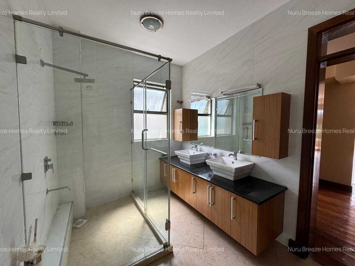 5 Bed Townhouse with En Suite in Lavington - 19