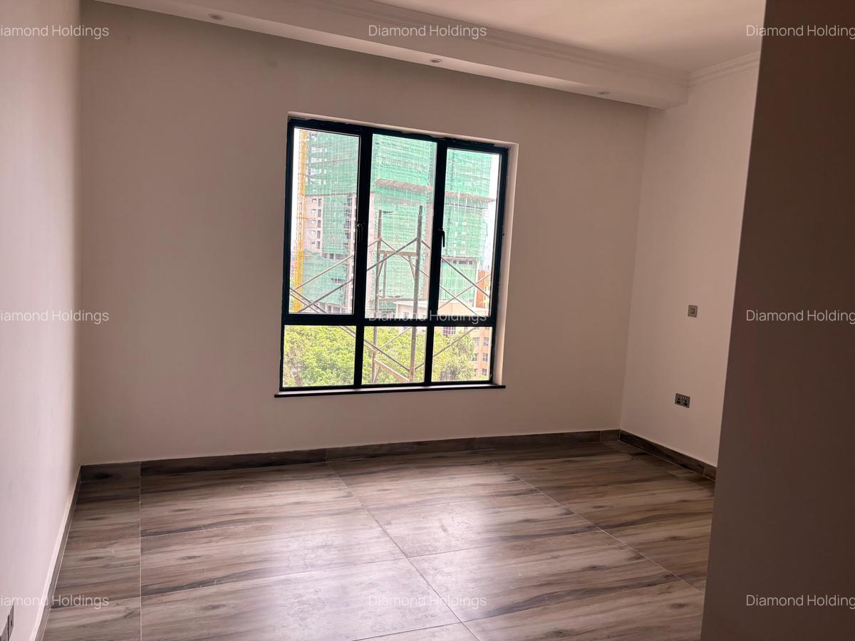 3 Bed Apartment with En Suite in Brookside - 14