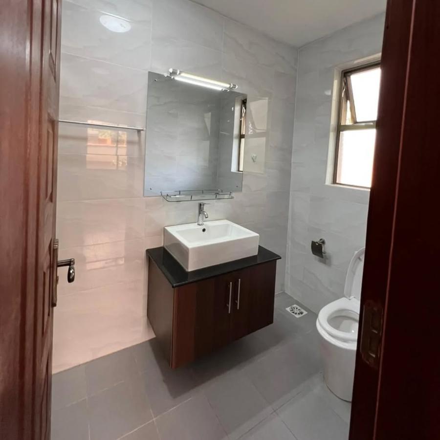 5 Bed Townhouse with En Suite at Chalbi Drive - 6