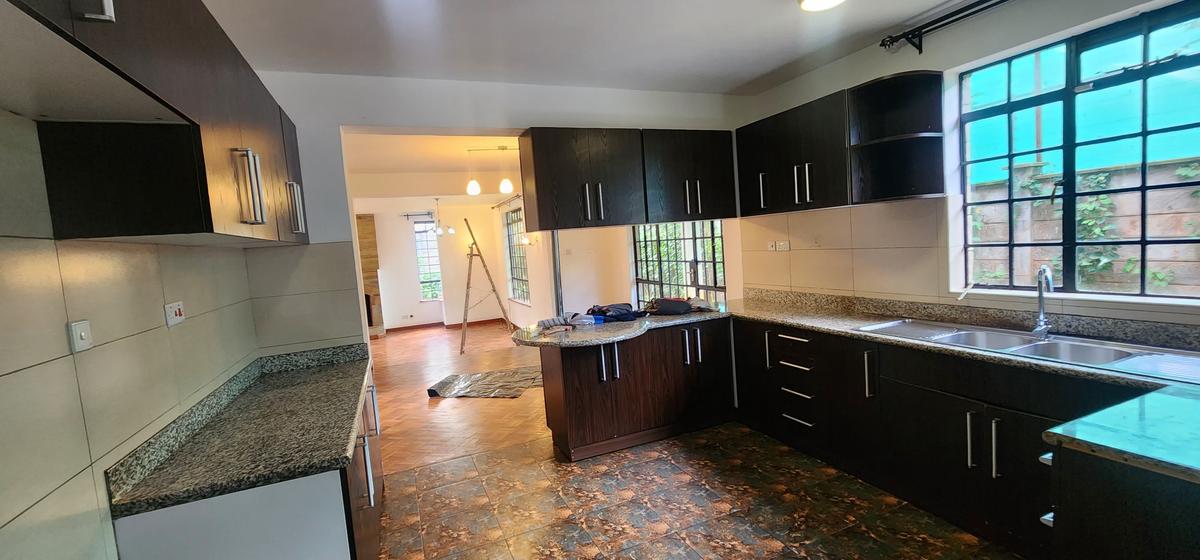 4 Bed Townhouse with En Suite in Lavington - 6