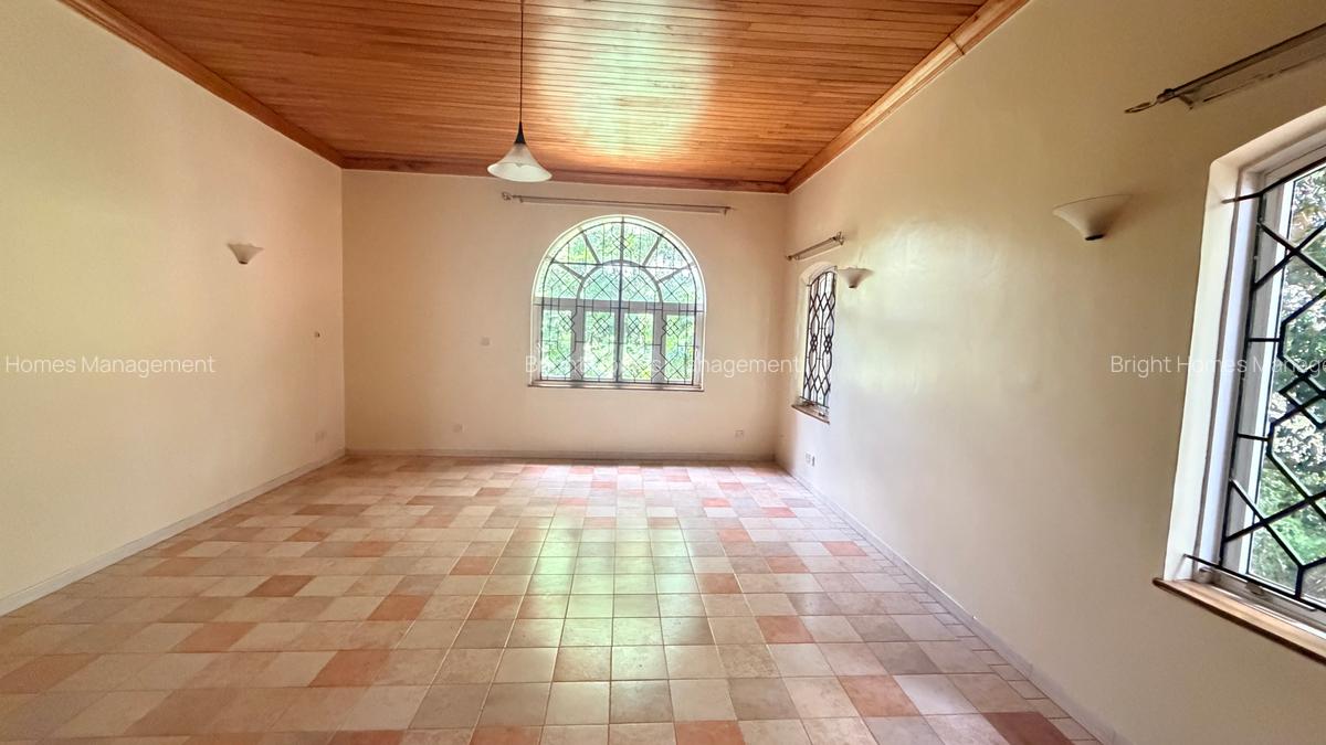 4 Bed Villa with En Suite in Spring Valley - 15