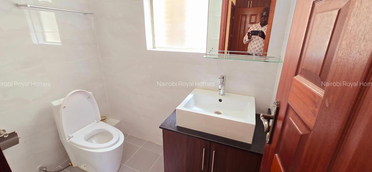 5 Bed Townhouse with En Suite at Off Convent Drive - 9