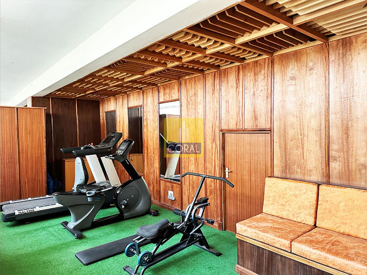 4 Bed Apartment with Gym in Parklands - 17