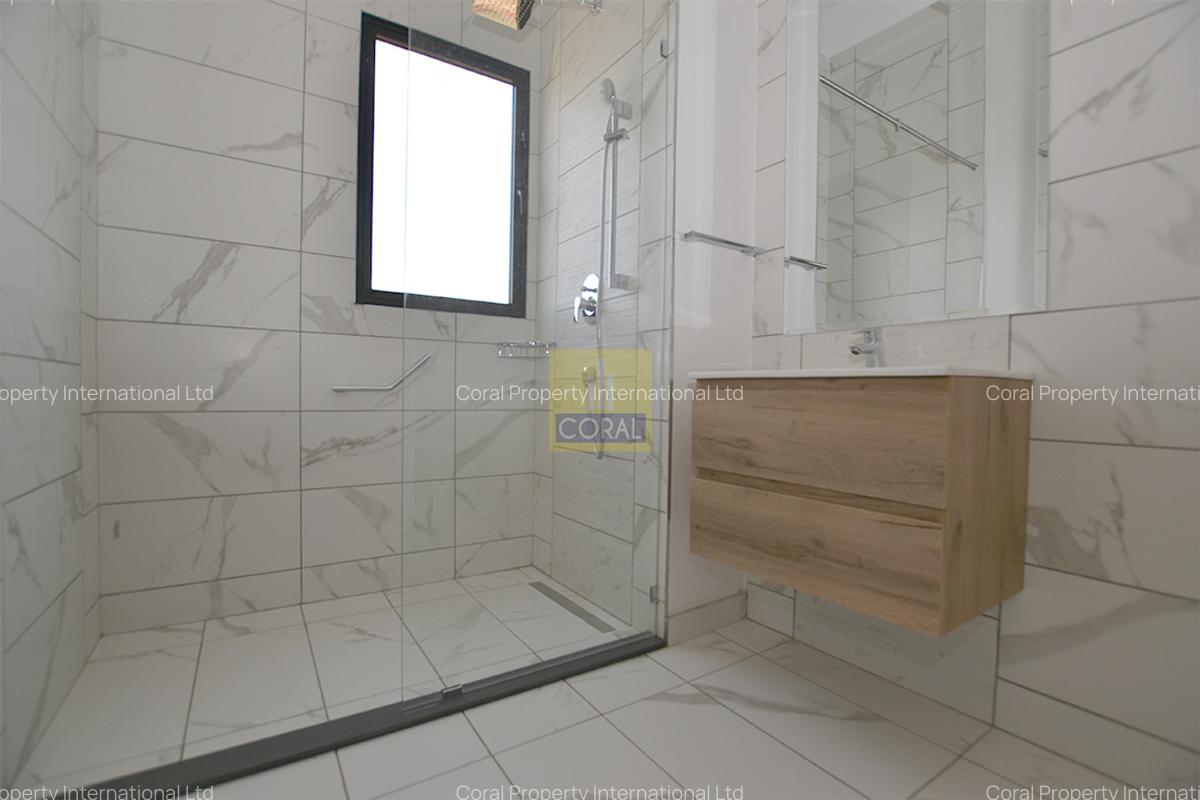 3 Bed Apartment with Swimming Pool in Rosslyn - 16